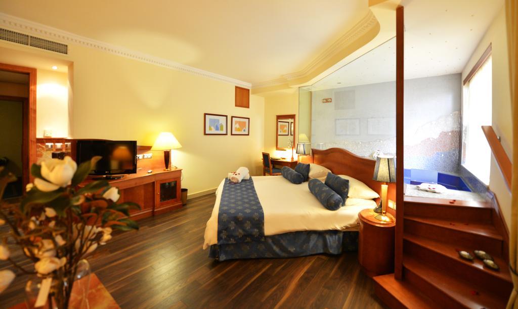 Fortina Spa Resort Sliema Exterior photo A room at the hotel