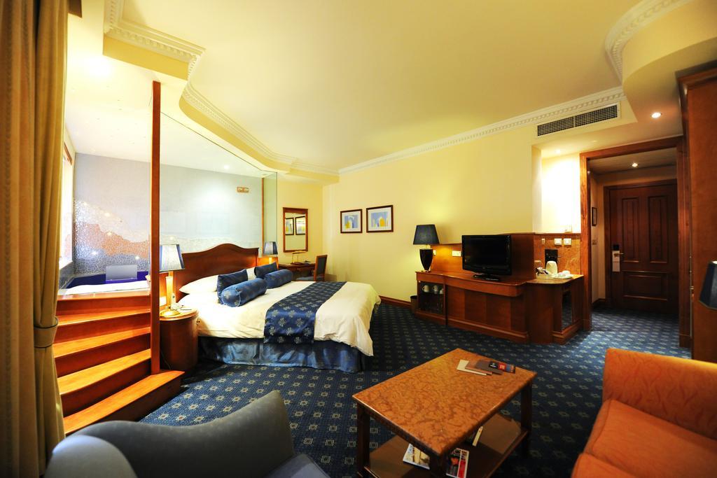 Fortina Spa Resort Sliema Exterior photo A room at the hotel