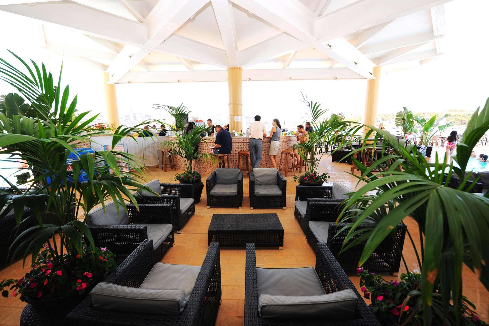 Fortina Spa Resort Sliema Interior photo The interior of the lounge